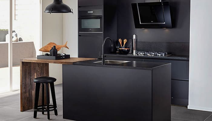 Donkere kleuren in de keuken